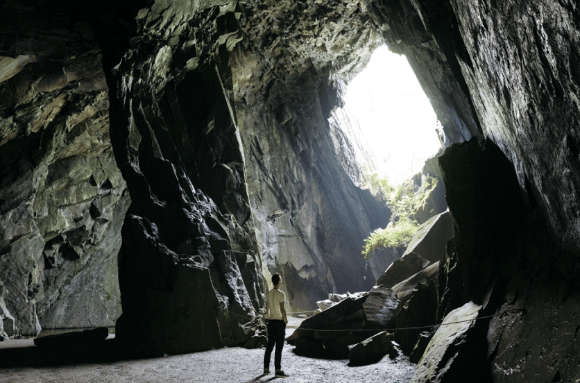 grotte caverne claustrophobie