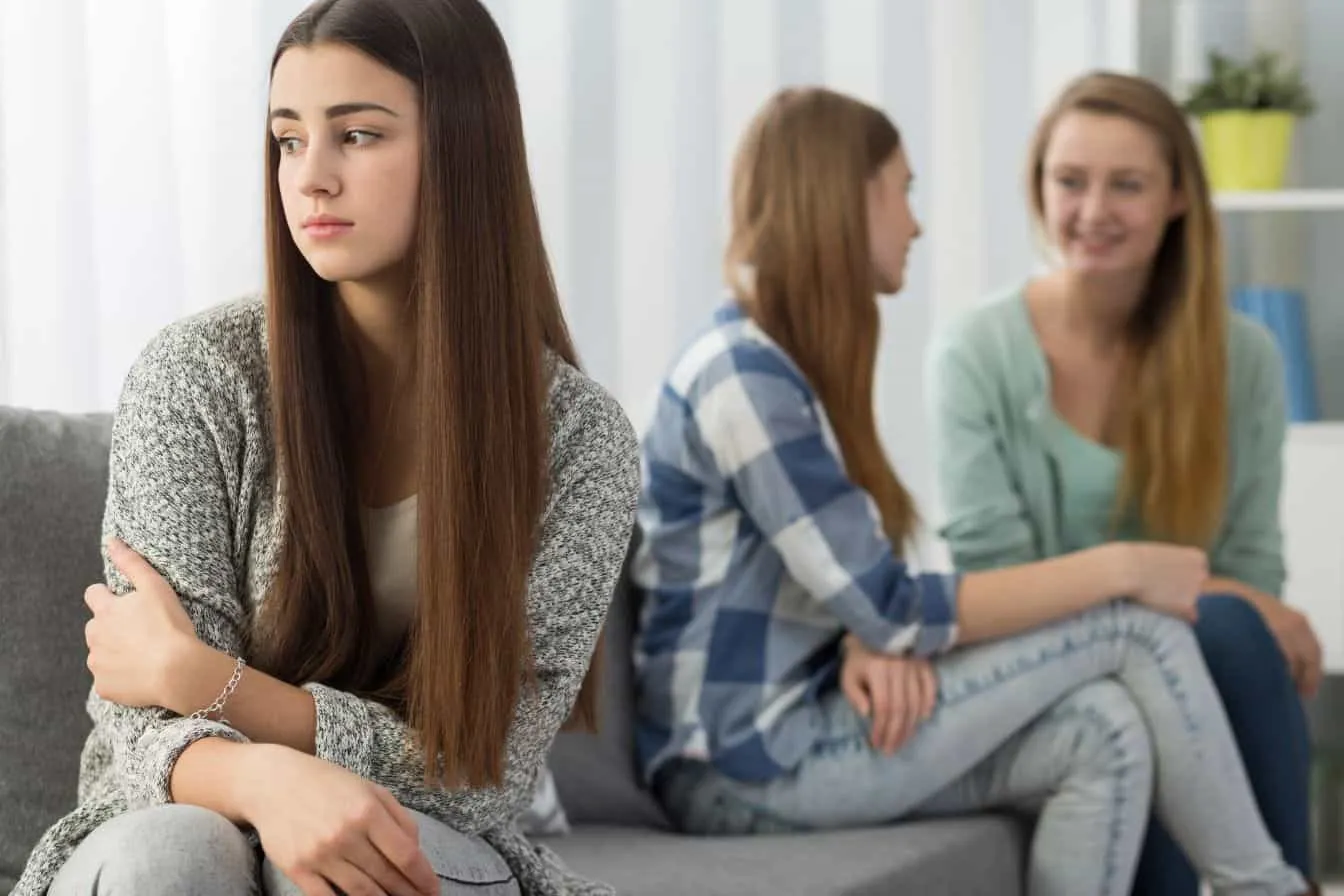 femme-victime-de-rejet-social Femme n'arrivant pas à s'intégrer