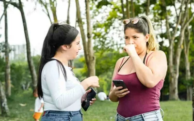 Pourquoi mes rots sentent-ils l’œuf pourri ? Causes et solutions efficaces
