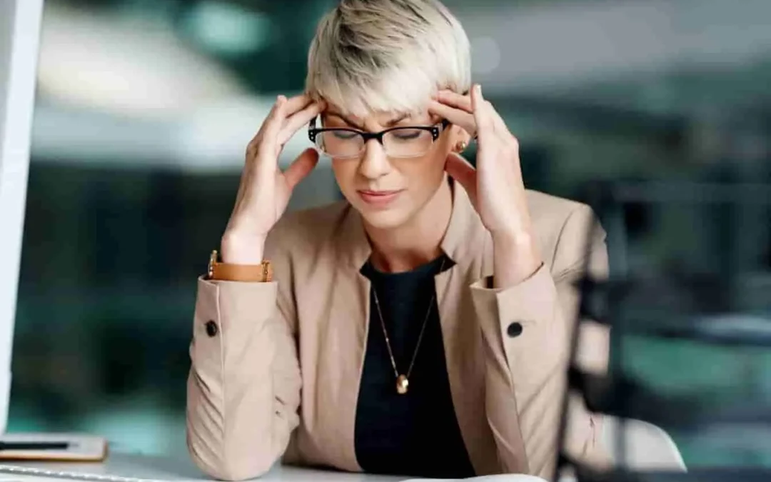 Je ne supporte plus les gens au travail : comprendre et surmonter ce mal-être professionnel