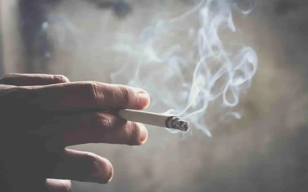 Fumer 1 à 2 cigarettes par jour après une opération : attention, le risque de complications est réel