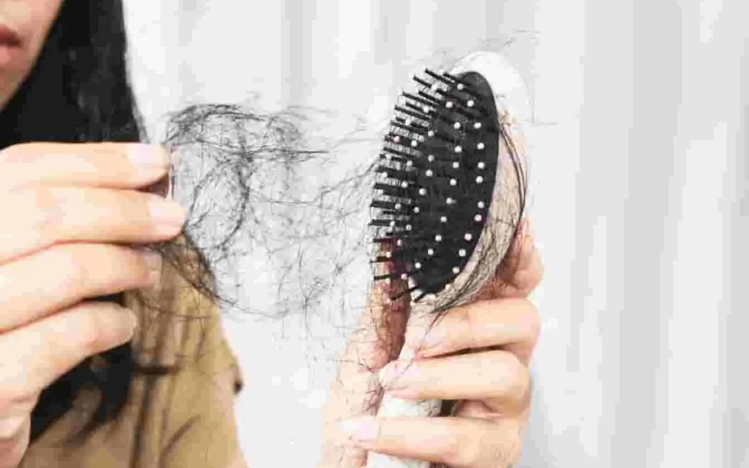 Chute de cheveux massive chez l&rsquo;enfant et l&rsquo;adolescente : Causes, solutions et quand s&rsquo;inquiéter ?