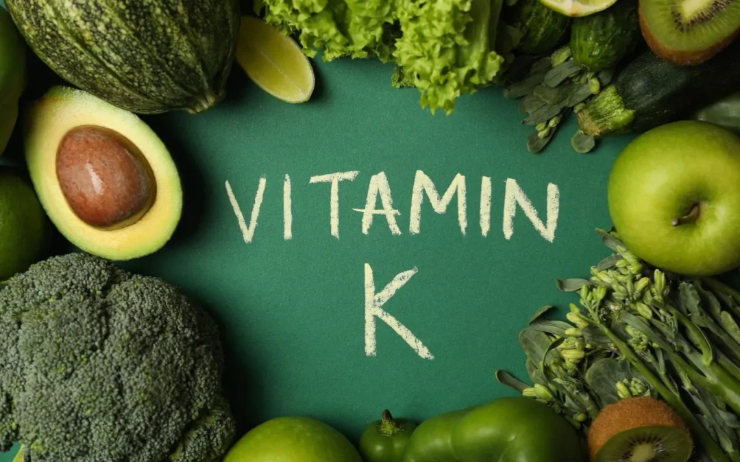 Vitamine K : quels sont les véritables dangers et risques pour la santé ?
