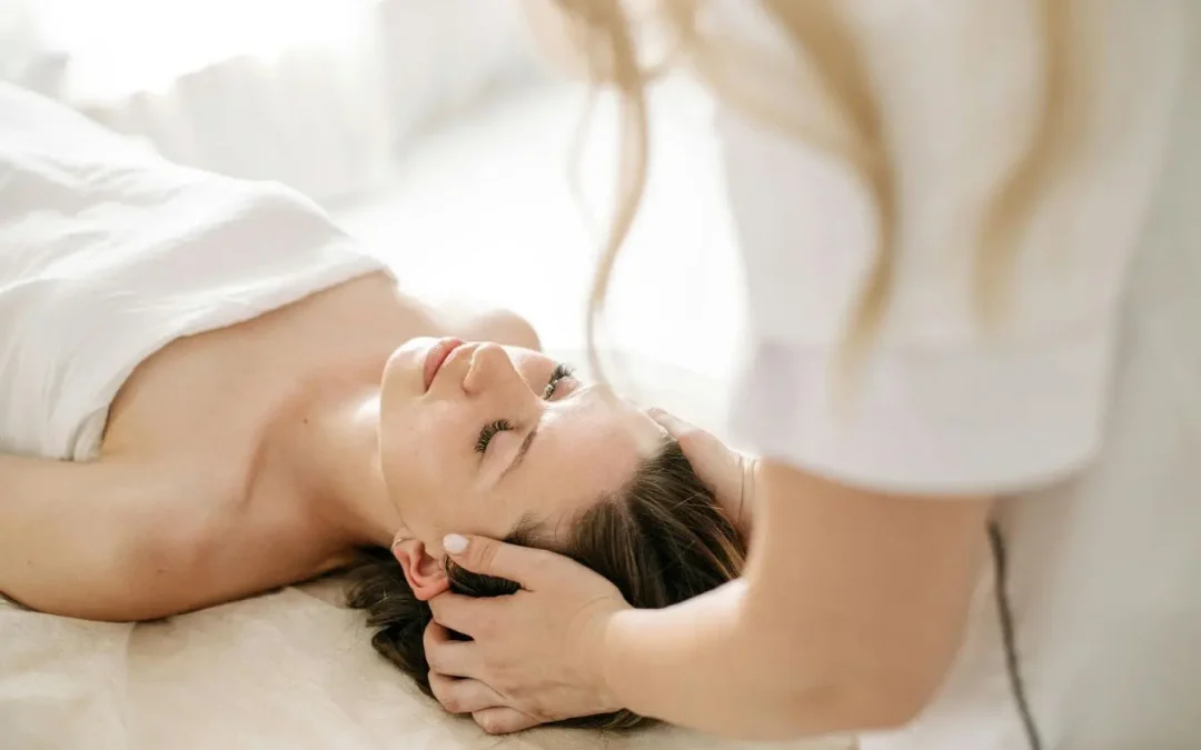 Bienfaits du massage crânien : les vertus physiques et psychologiques de ce soin relaxant