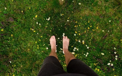 Les bienfaits du grounding (earthing) : la reconnexion à la terre
