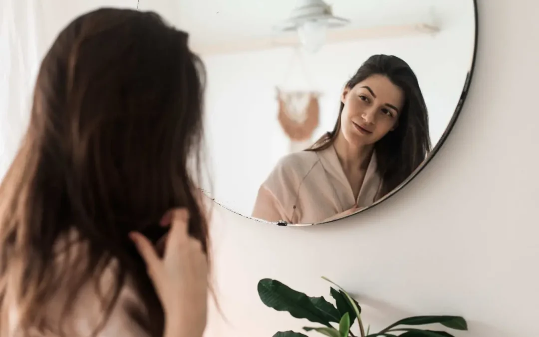 Comment reconnaître une personne narcissique ? Traits de personnalité et signes d&rsquo;alerte